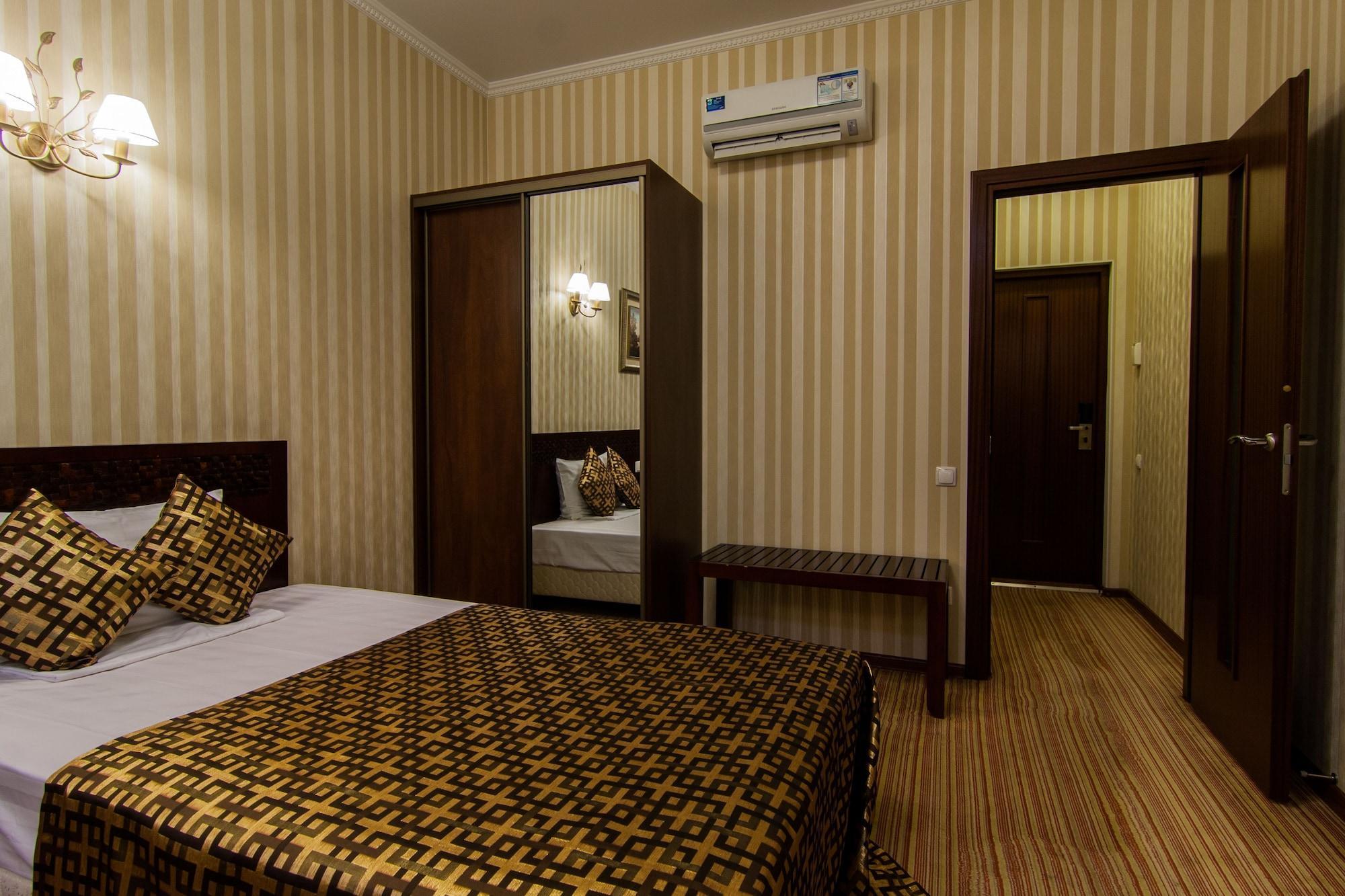 Klassik Hotel Chişinau Exteriör bild