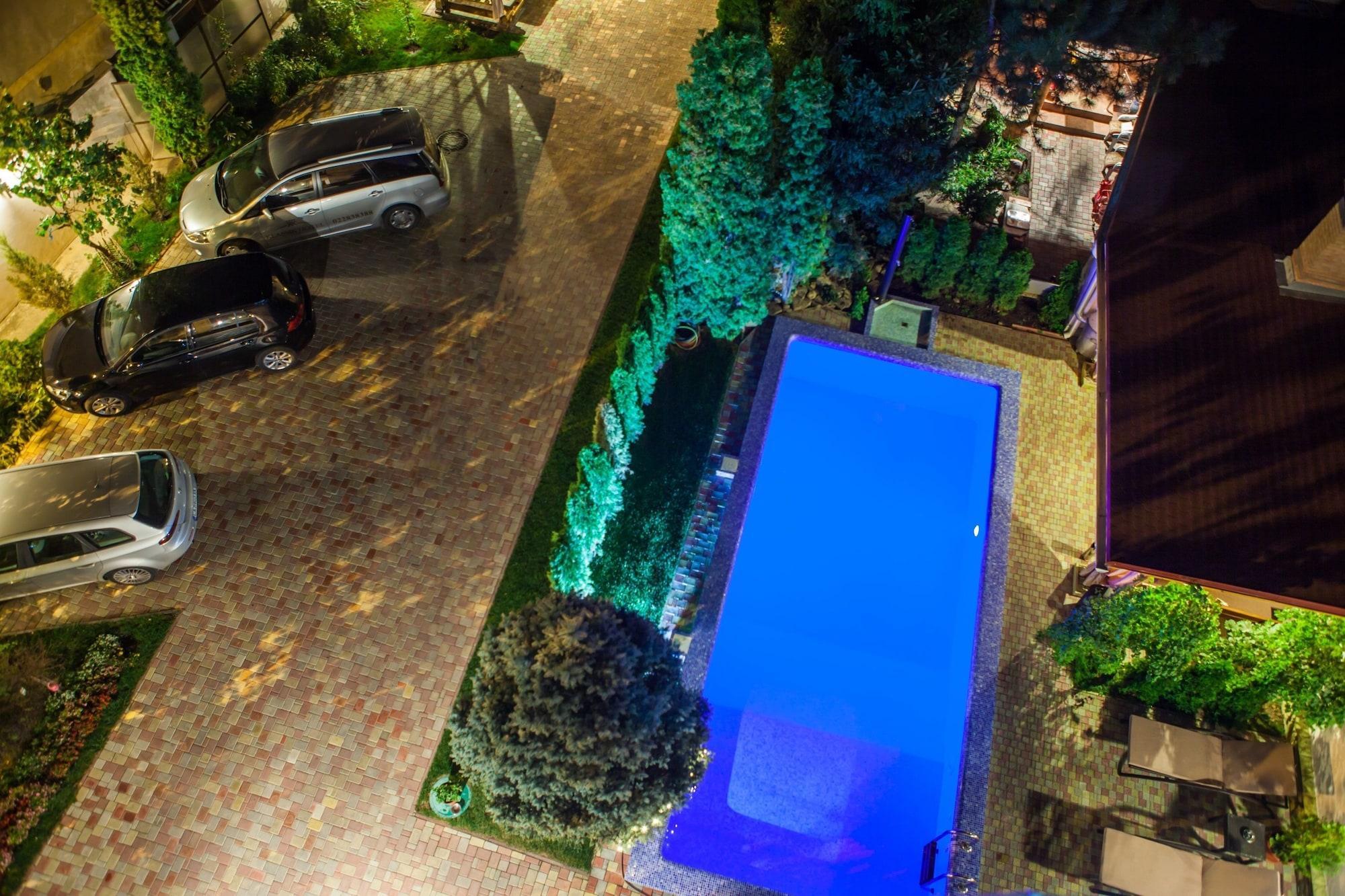 Klassik Hotel Chişinau Exteriör bild