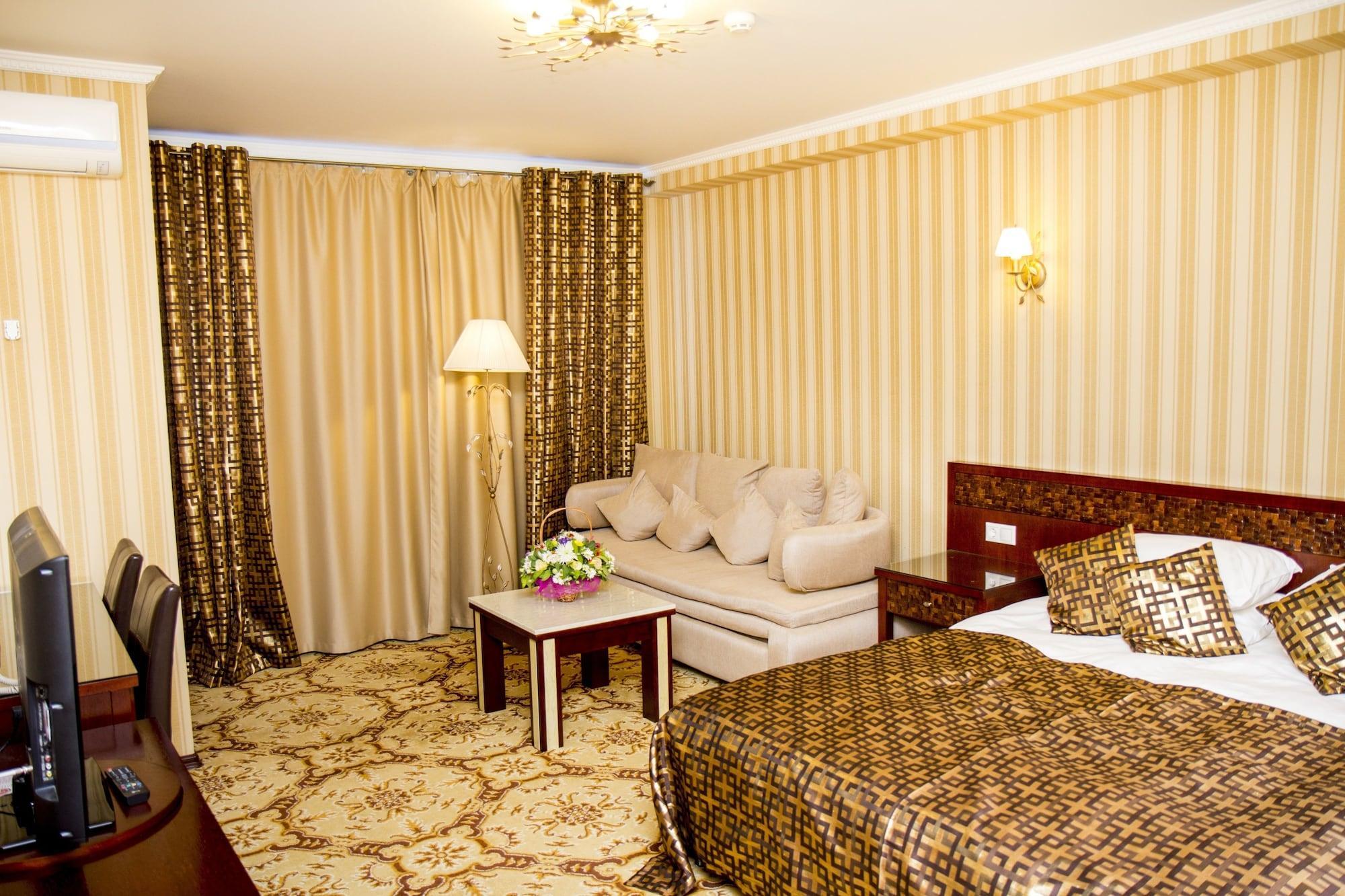 Klassik Hotel Chişinau Exteriör bild