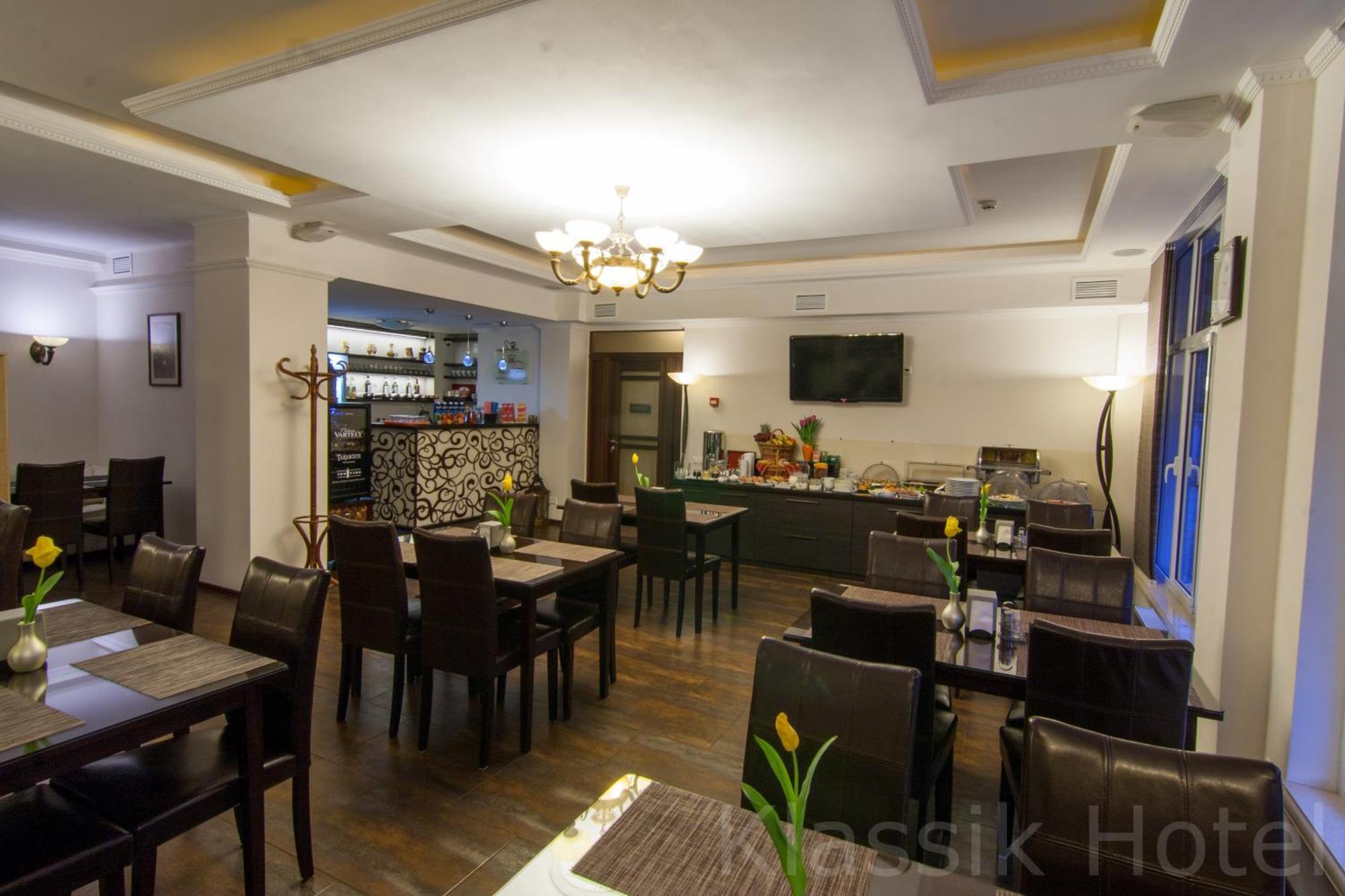 Klassik Hotel Chişinau Exteriör bild