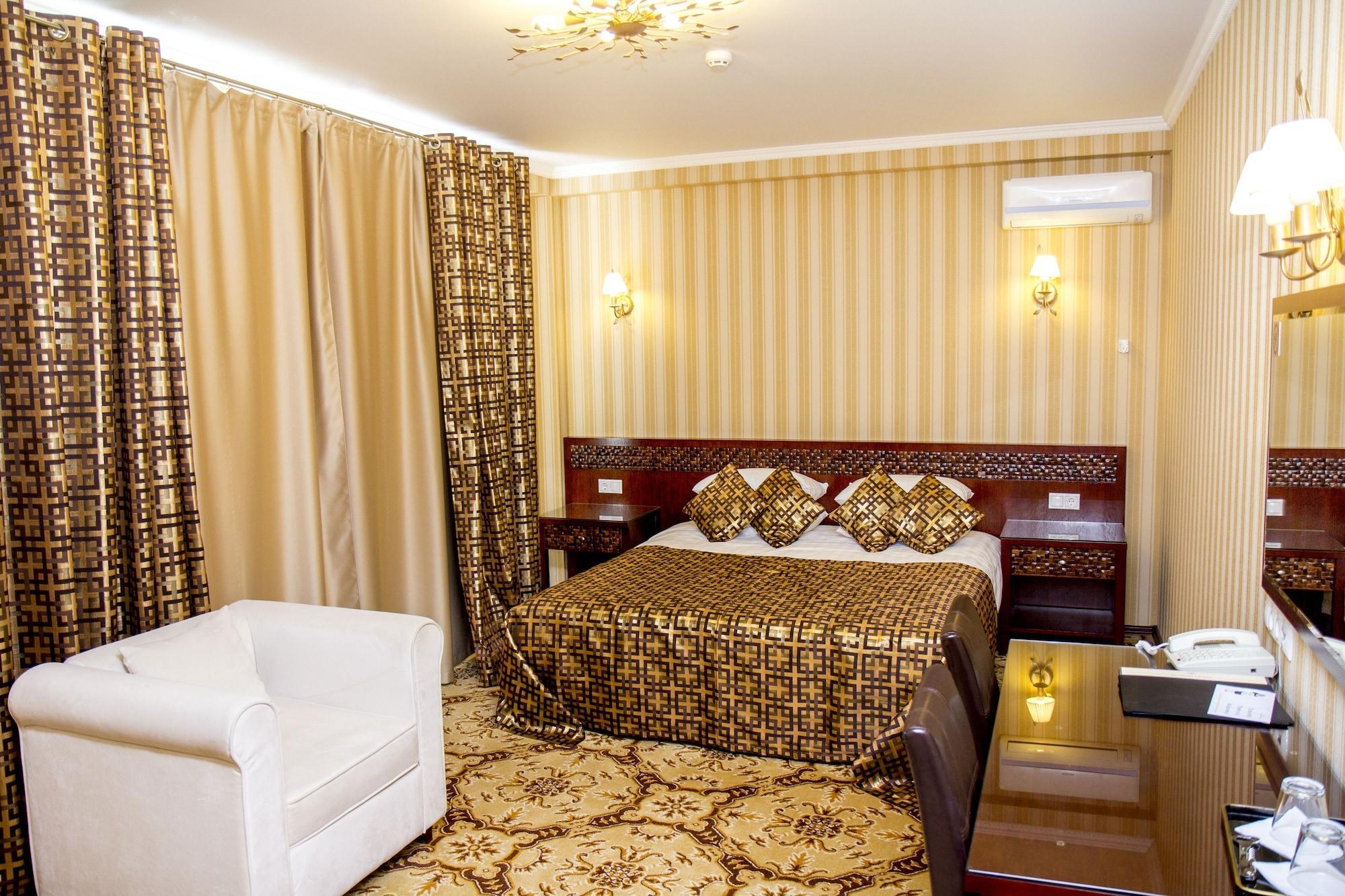 Klassik Hotel Chişinau Exteriör bild
