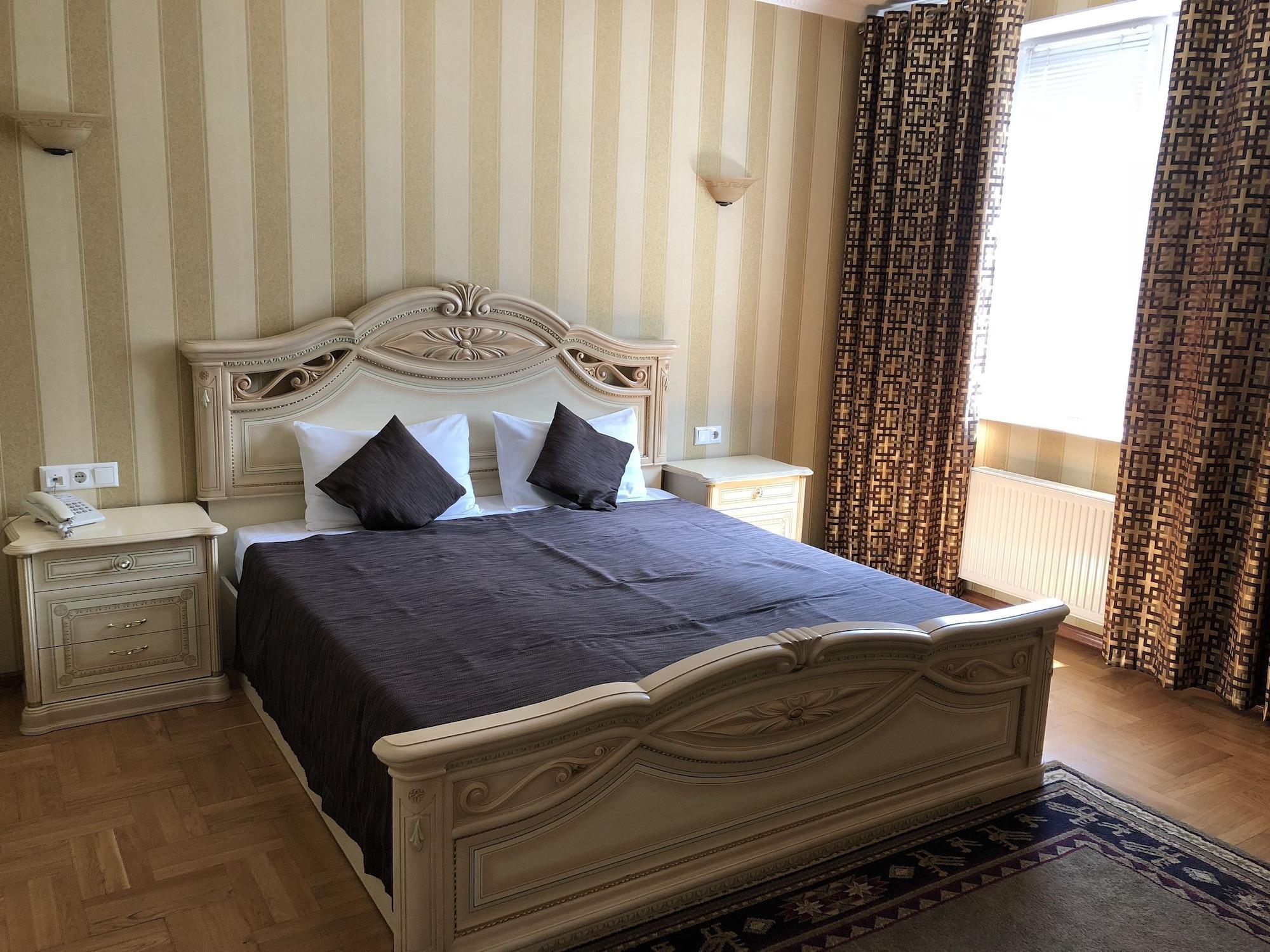 Klassik Hotel Chişinau Exteriör bild