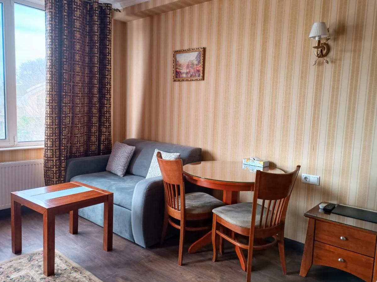 Klassik Hotel Chişinau Exteriör bild