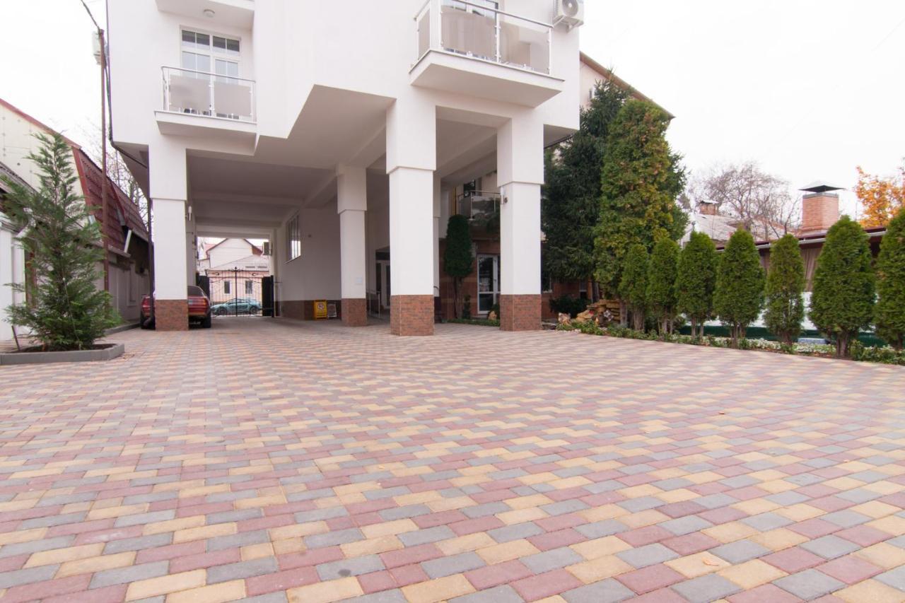 Klassik Hotel Chişinau Exteriör bild