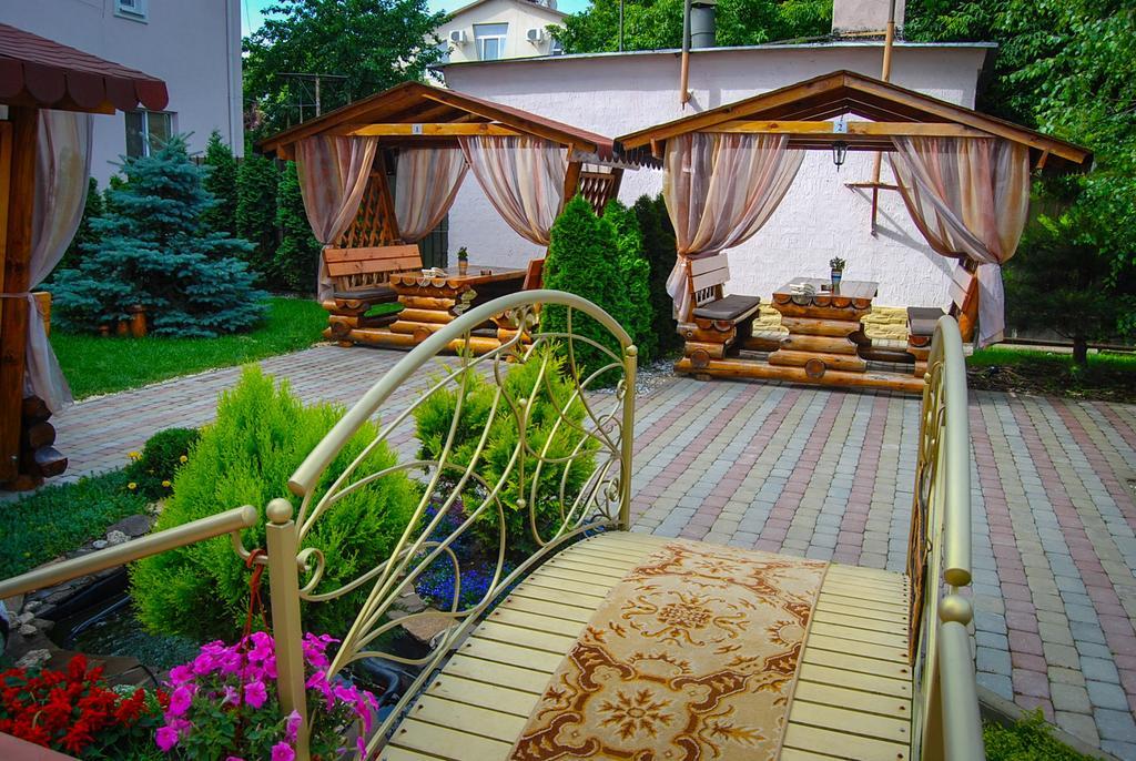 Klassik Hotel Chişinau Exteriör bild