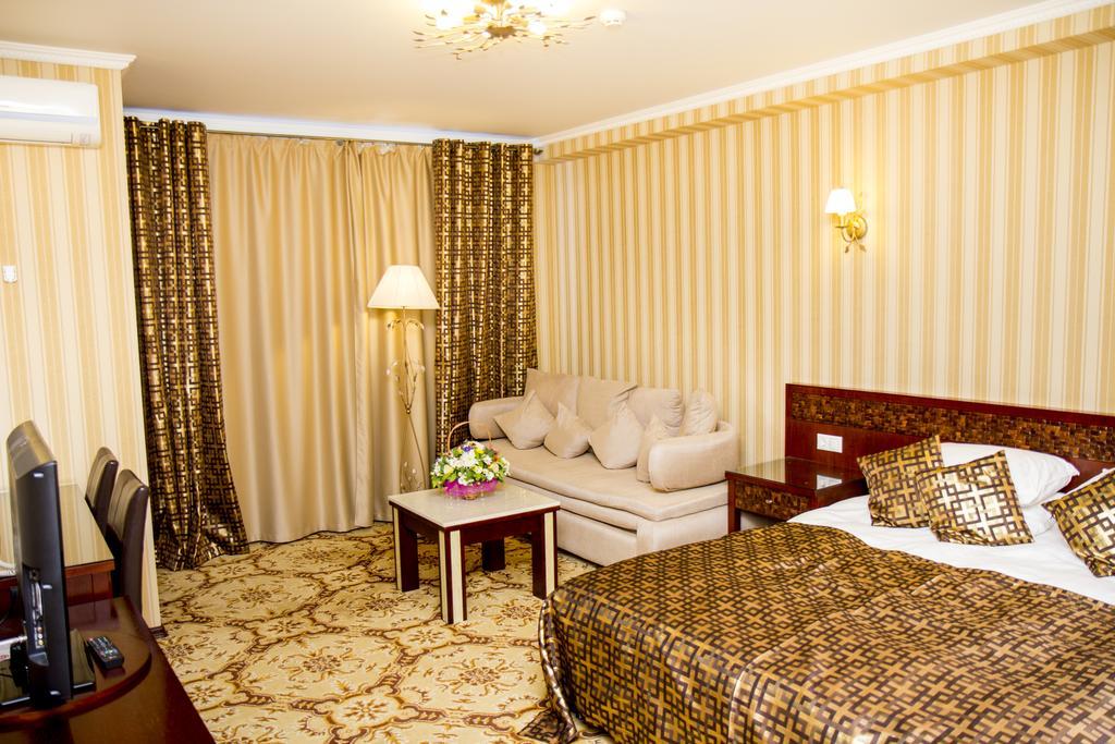 Klassik Hotel Chişinau Exteriör bild